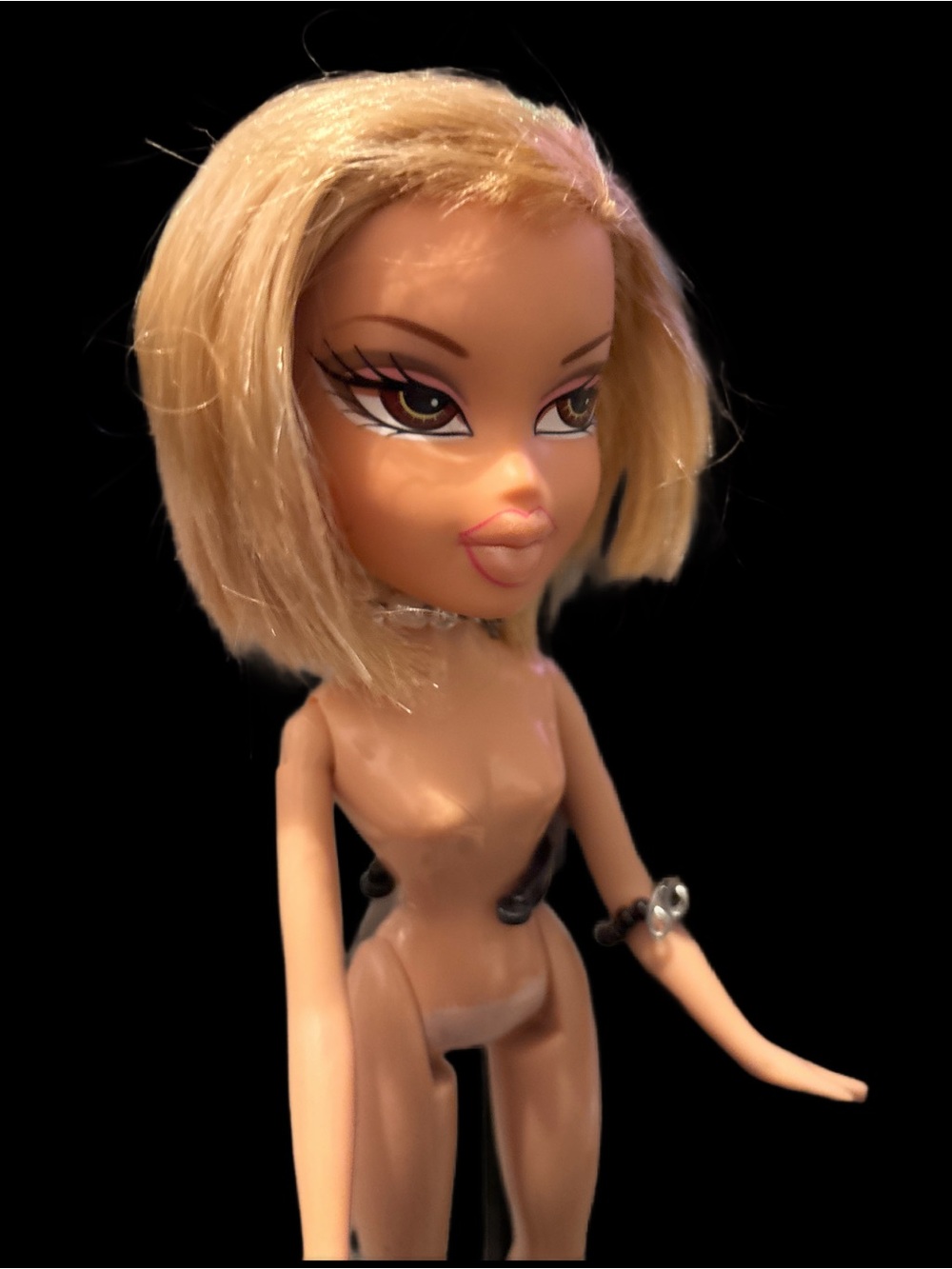 2001 Bratz Original Chloe Blonde Fashion Doll with Pink Makeup - Picture 9 of 13